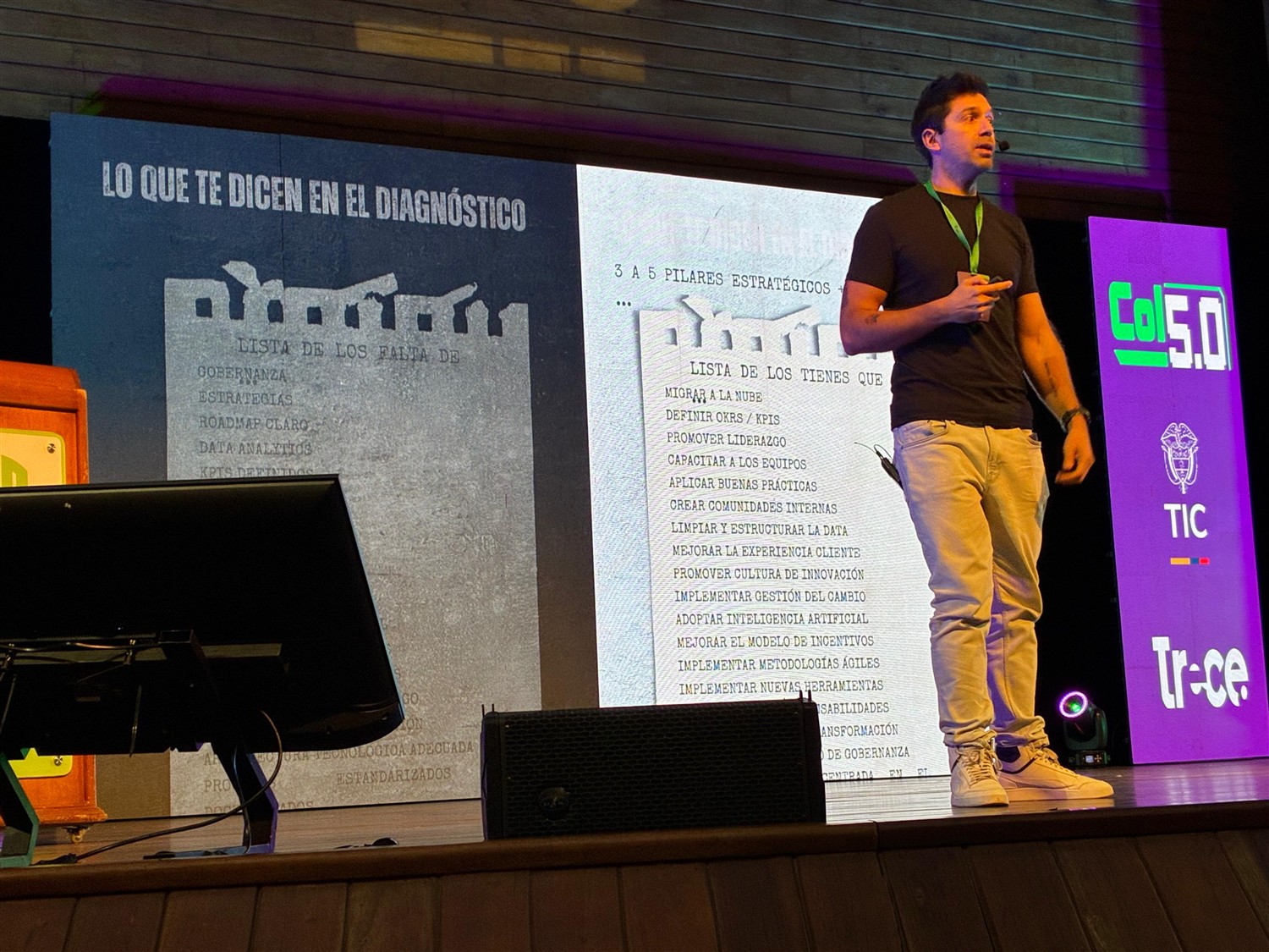 Hernán presentando en Colombia 5.0 en Bucaramanga