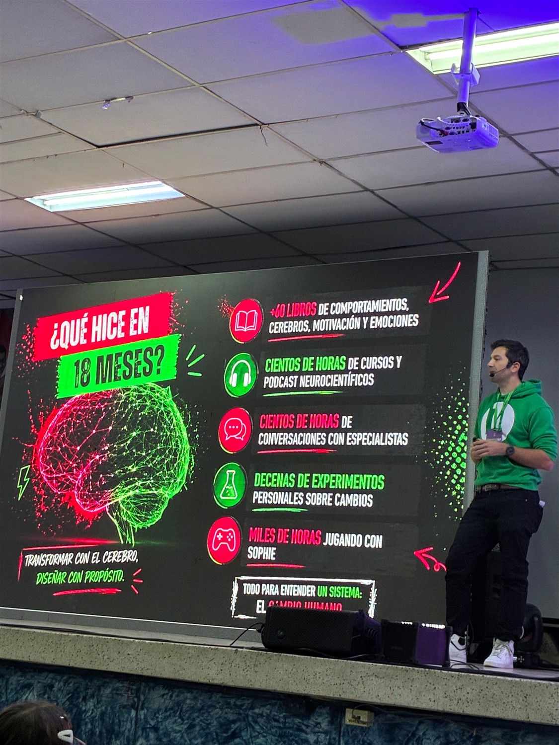 Hernán compartiendo una charla en Colombia 5.0 en Cali